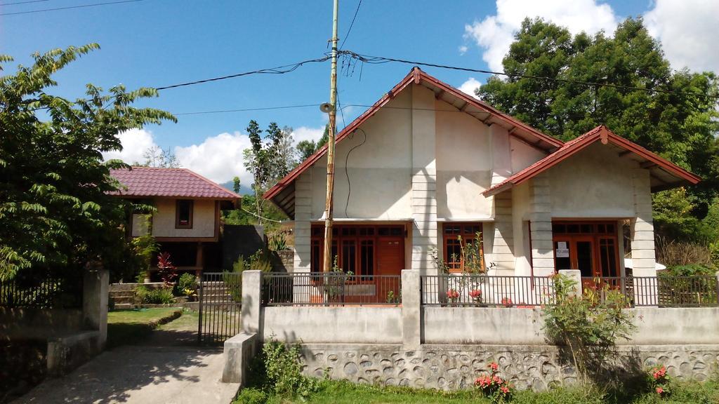 Radiya Guesthouse Sembalunlawang Esterno foto