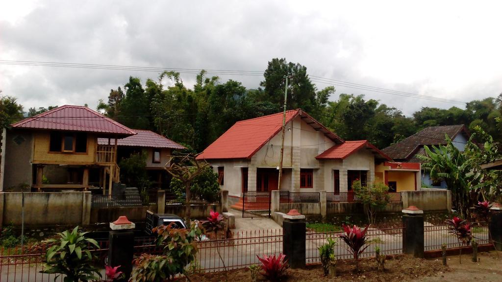 Radiya Guesthouse Sembalunlawang Esterno foto