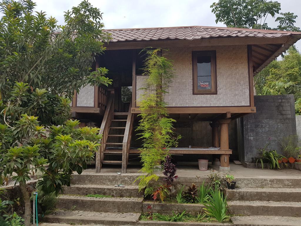 Radiya Guesthouse Sembalunlawang Esterno foto